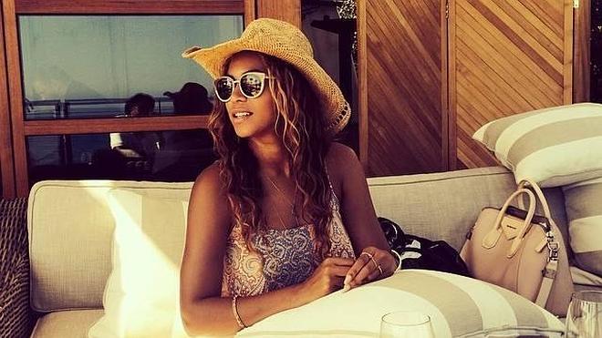 Beyoncé se pasa con el Photoshop