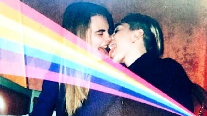 Felicitación picante de Cyrus a Delevingne