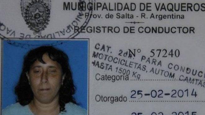 Le dan el carnet de conducir a una mujer ciega