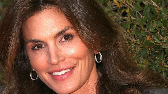 Cindy Crawford saca a sus hijos del colegio por miedo a que sufran cáncer