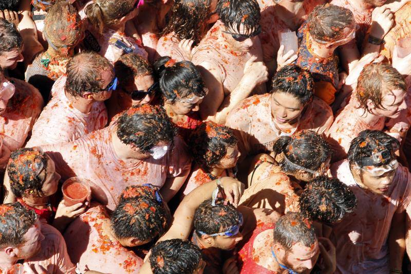 Tomatina 2014: Vuelan tomates en las calles de Buñol en su Tomatina