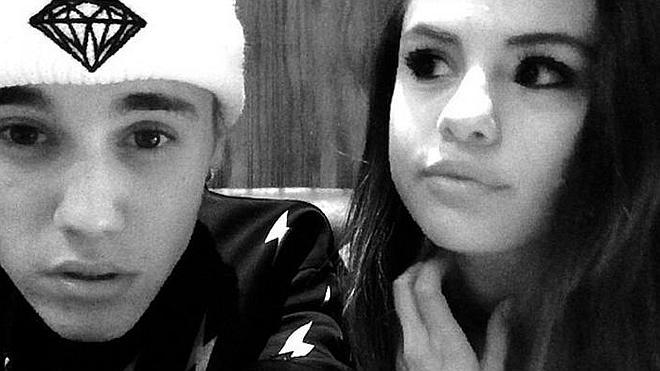 Justin Bieber y Selena Gomez, juntos y ... ¿revueltos?