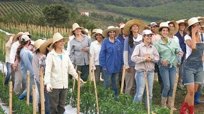 Un pueblo brasileño lleno de mujeres guapas busca hombres solteros