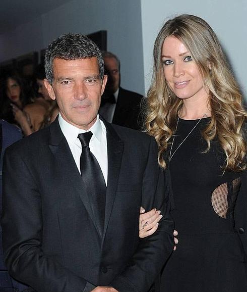 Antonio Banderas hace su primera aparición pública con su nuevo romance, Nicole Kimpel