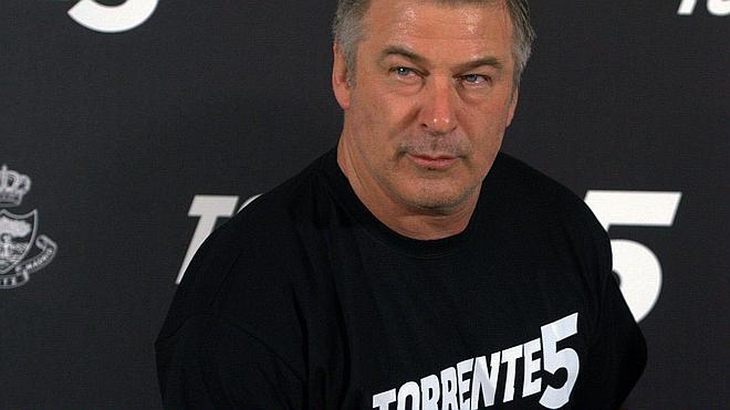 Alec Baldwin pierde los nervios en Barajas