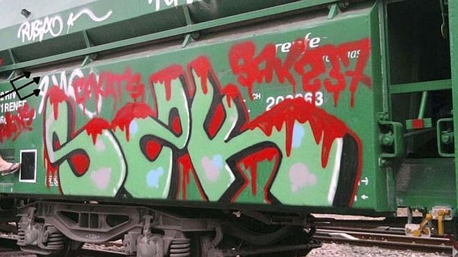 Los grafiteros atacan ocho trenes cada mes en la Comunitat
