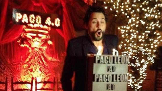Paco León cumple 40 años y lo celebra con una fiesta inspirada en un cabaret