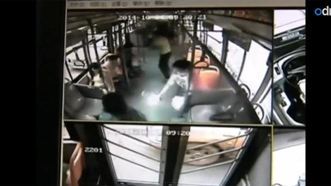 La batería de un móvil explota en un autobús en China