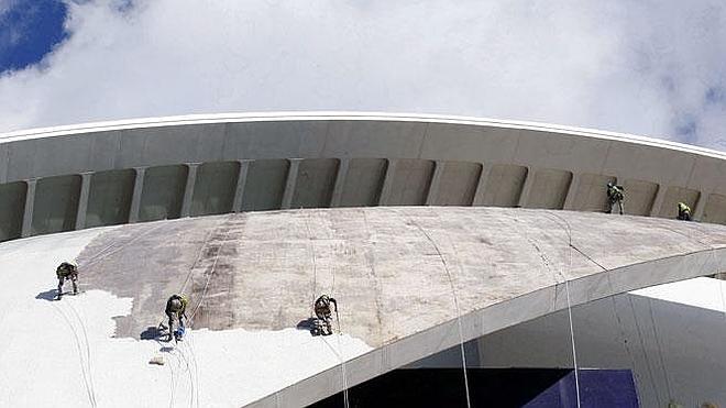 Buch afirma que dentro «de poco se verán los primeros andamios» en el Palau de les Arts para la reposición del trencadís