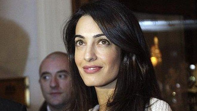 Amal adopta el apellido Clooney