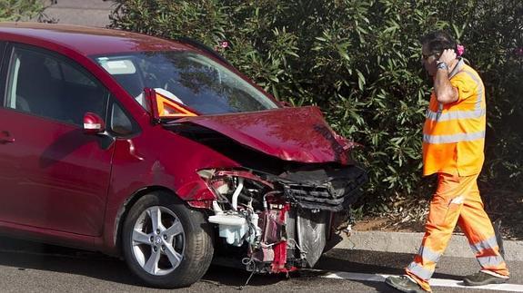 Una mujer, herida grave en un accidente en el 'by-pass'