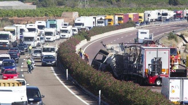 Las obras por el accidente del by-pass del viernes provocan atascos de hasta 9 kilómetros