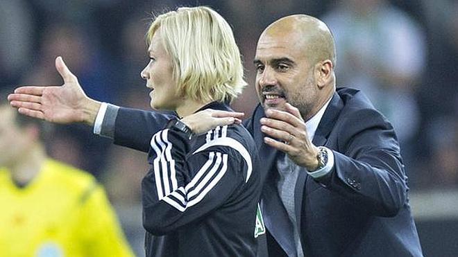 El cabreo de Guardiola con la cuarta árbitro