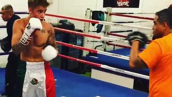 Justin Bieber cabrea a México al usar su bandera en unos calzones de boxeo