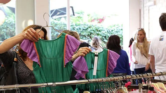 Ruzafa inaugura su campaña navideña con dos pop-up stores de hasta 5.000 prendas
