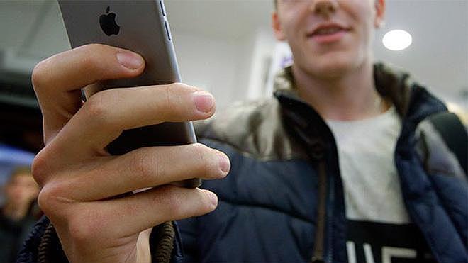 La policía rusa ofrece 39.000 dólares por hackear el iPhone