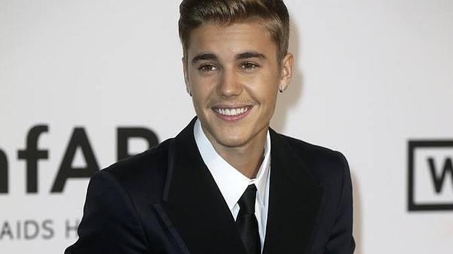 Justin Bieber y su padre abandonan a su perro tras arrojarlo por una ventana