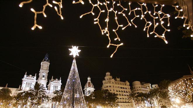 Las luces navideñas encienden el centro de Valencia