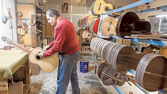 Cien años entre guitarras únicas