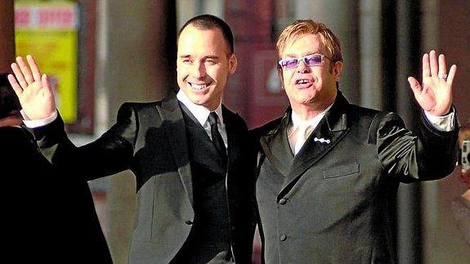 Elton John y su novio, una boda de vino y rosas