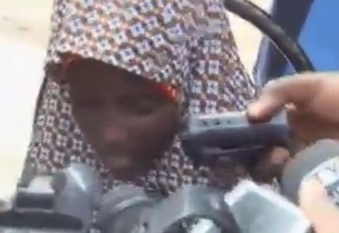 Una niña de 13 años cuenta cómo sus padres la entregaron como suicida a Boko Haram