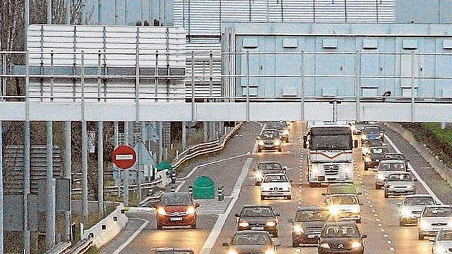 Fomento rechaza la expansión de la ciudad junto a la pista de Silla y más enlaces a la V-30