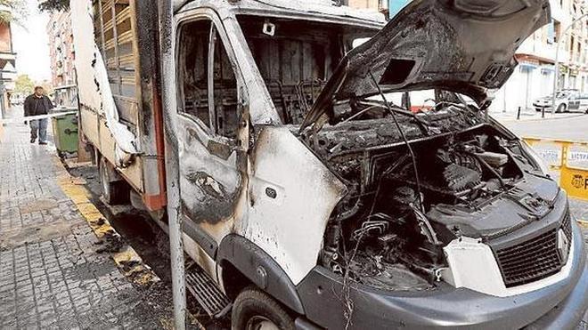 El vandalismo se cobra el último año 150 coches y 245 contenedores incendiados