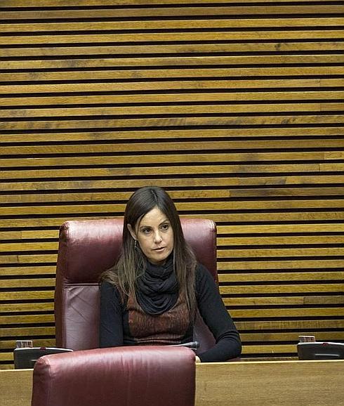 Elisa Díaz a punto de romper a llorar niega que Ortiz le pagara la casa