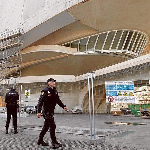 El juez se llevó media docena de discos duros del Palau de Les Arts