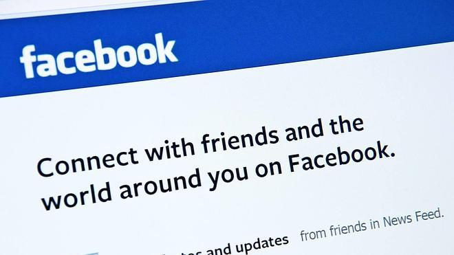 Un menor condenado por vender fotos de su ex novia desnuda por 10 libras en Facebook