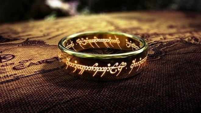 Expulsan a un niño por amenazar con el anillo de Sauron a un compañero