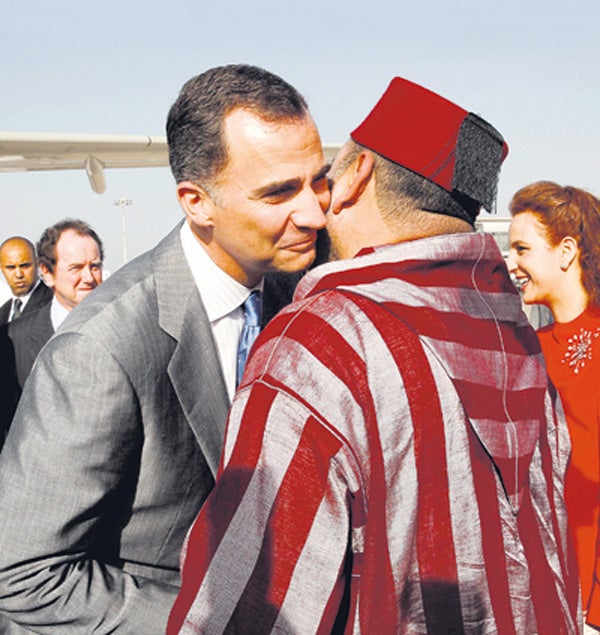 Felipe VI también reina fuera