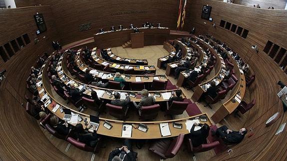 El PP aprueba en solitario sus enmiendas con las cinco nuevas condiciones para crear una nueva RTVV