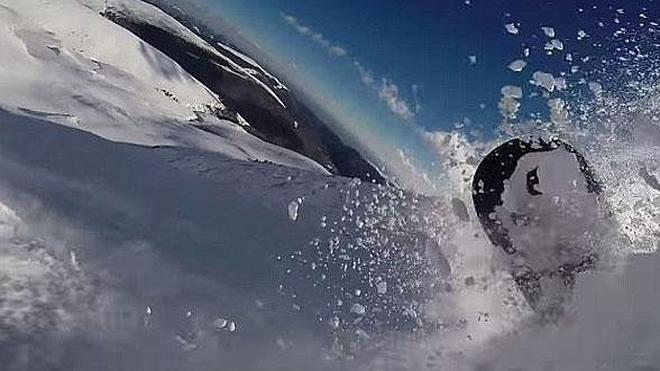Graba con una GoPro cómo una avalancha casi acaba con su vida