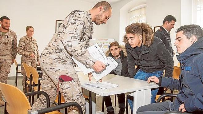 Un millar de jóvenes se alistan en dos semanas para ser soldados