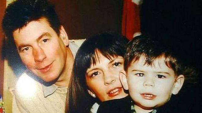 Descubren que tiene varios tumores en los ojos gracias al flash de la cámara