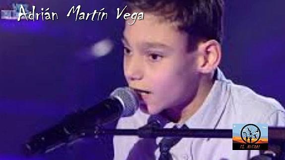 Rosario Flores canta a dúo con Adrián, el niño con hidrocefalia de 'Levántate'