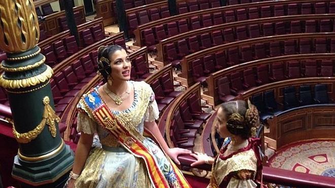 Las falleras mayores de Valencia, en el Congreso de los Diputados