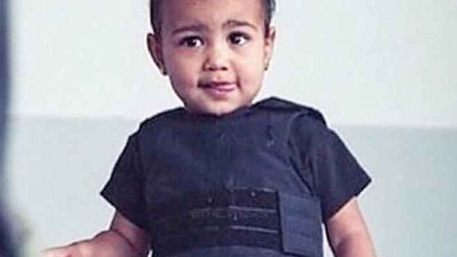 El chaleco antibalas de la hija de Kim Kardashian