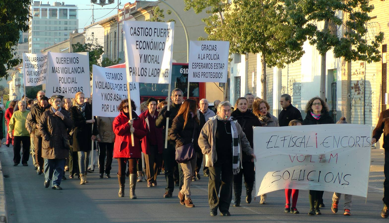 Los vecinos de Font d’En Corts piden más protección policial