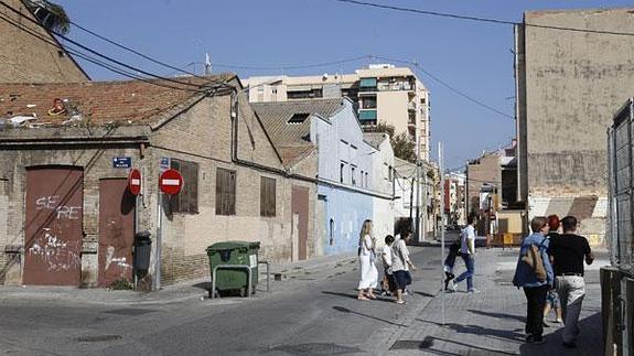 La policía desaloja 25 fincas en el Cabanyal para intentar frenar las ocupaciones ilegales