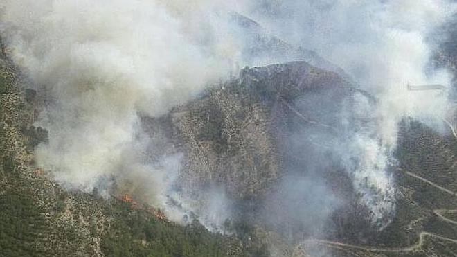 El incendio de l'Orxa, cerca de la población