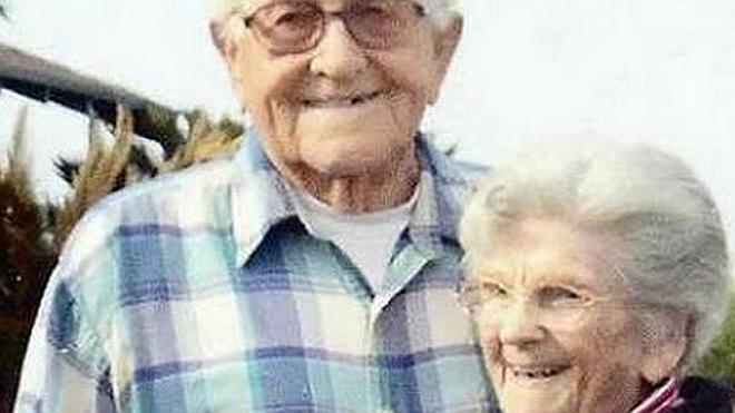 Una pareja muere cogida de la mano tras 67 años juntos