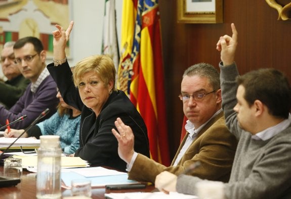 Cinco concejales del PP de Novelda renuncian a sus competencias