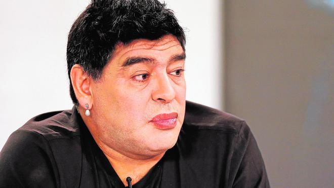 Alemania se burla de Maradona por su aspecto femenino