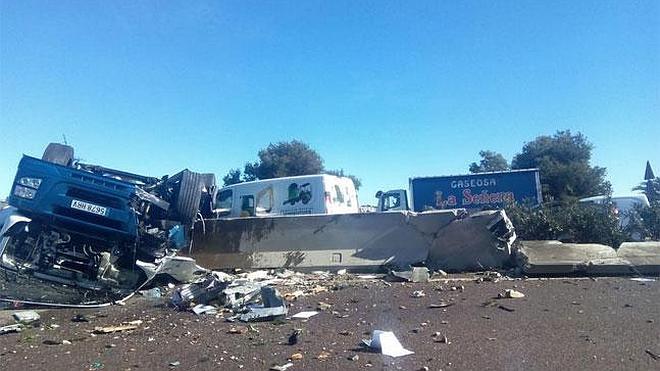 Nueve kilómetros de atasco en el by-pass en Bétera por un accidente