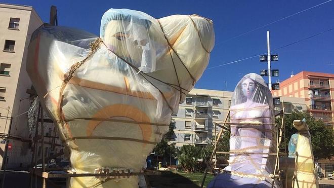 Fallas 2015: Las primeras piezas llegan a la falla Malvarrosa