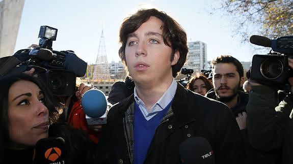 El 'Pequeño Nicolás' insulta y humilla a un trabajador de la Complutense