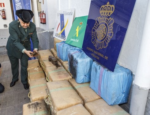 Los narcos se 'asocian' con pesqueros para burlar los radares de la costa