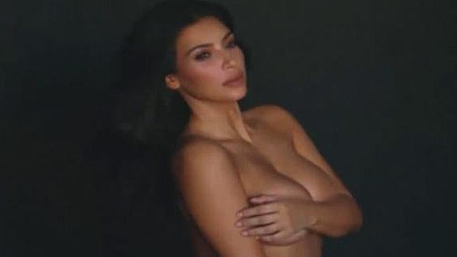 Kim Kardashian vuelve a desnudarse: esta vez para promocionar el reality de su familia
